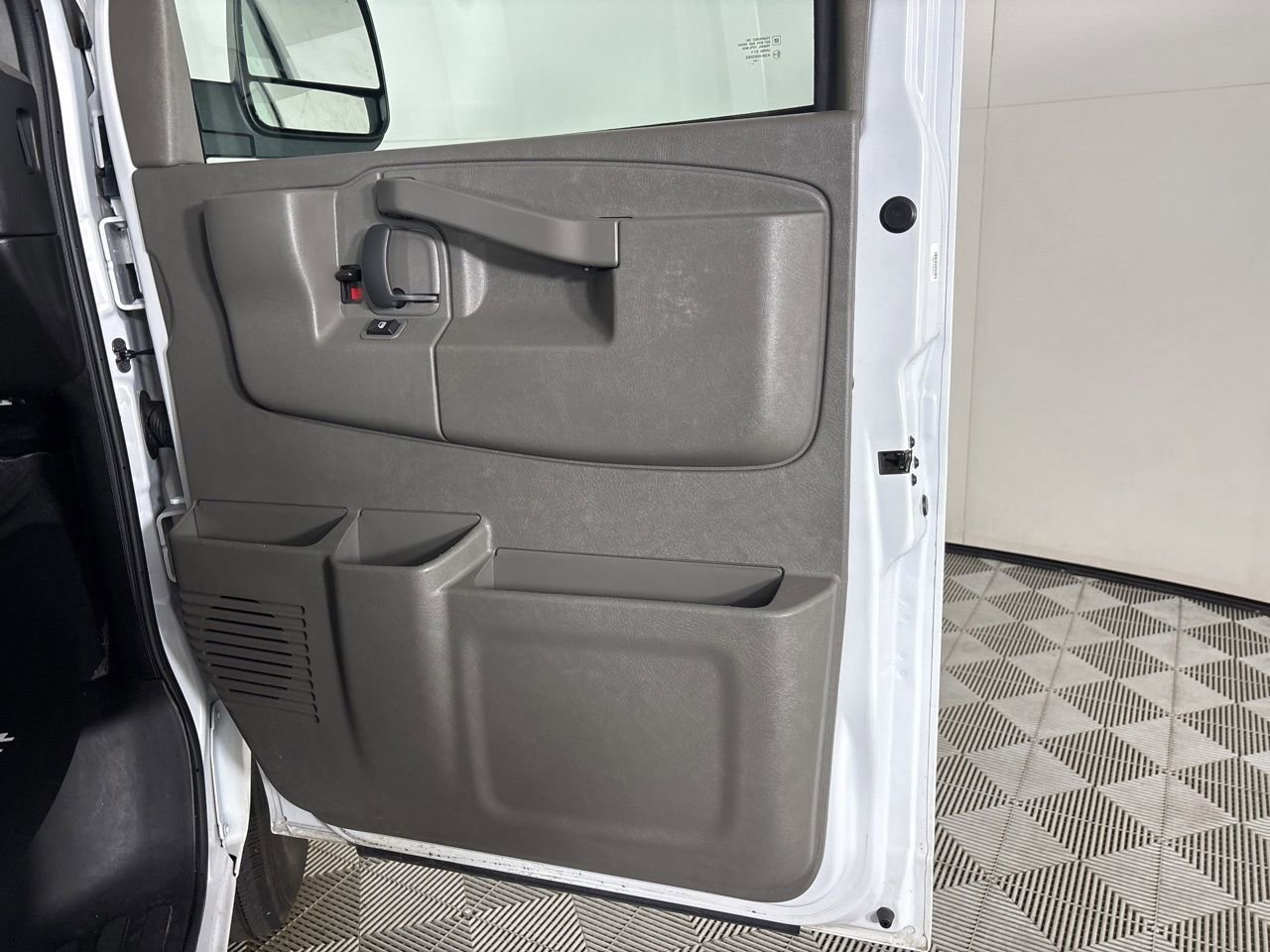 Used 2024 Chevrolet Express 3500 LT w/ LT Preferred Equipment Group RWD image 21