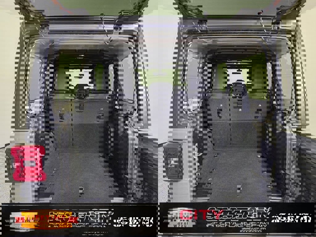 Used 2022 Jeep Wrangler Unlimited Rubicon w/ Dual Top Group image 29