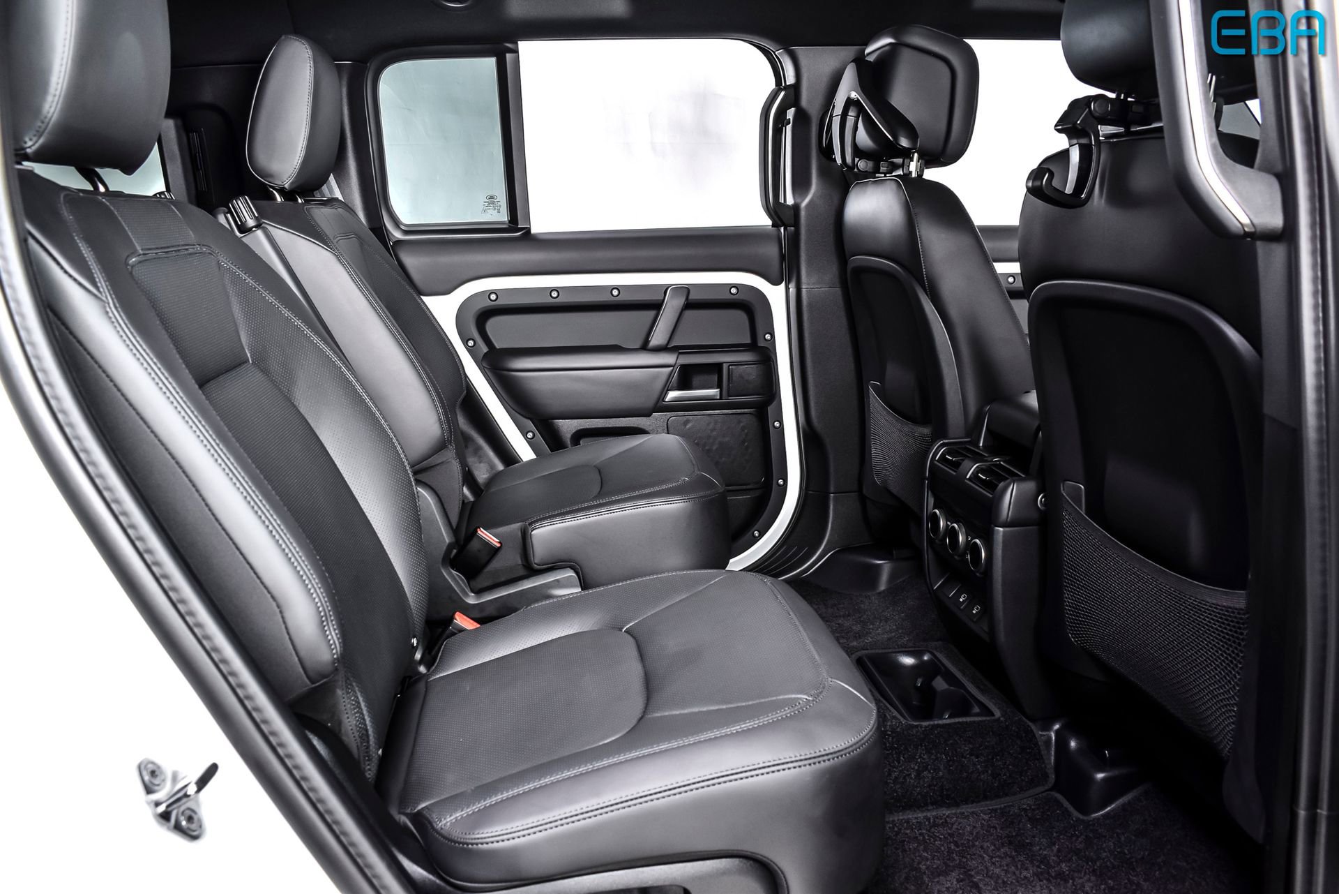 Used 2025 Land Rover Defender 130 X-Dynamic SE image 24