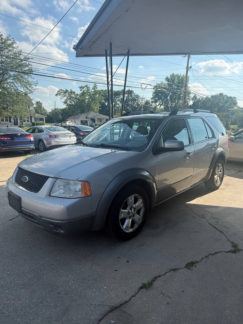 Used 2007 Ford Freestyle SEL FWD image 3