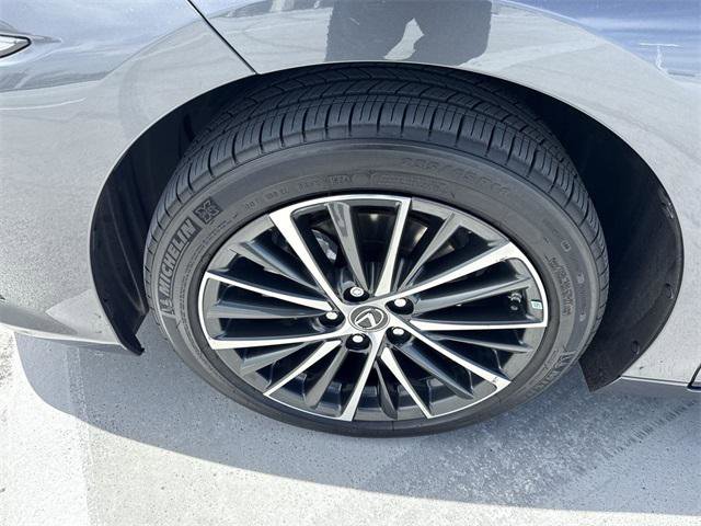 Certified 2024 Lexus ES 350 w/ Premium Package image 10