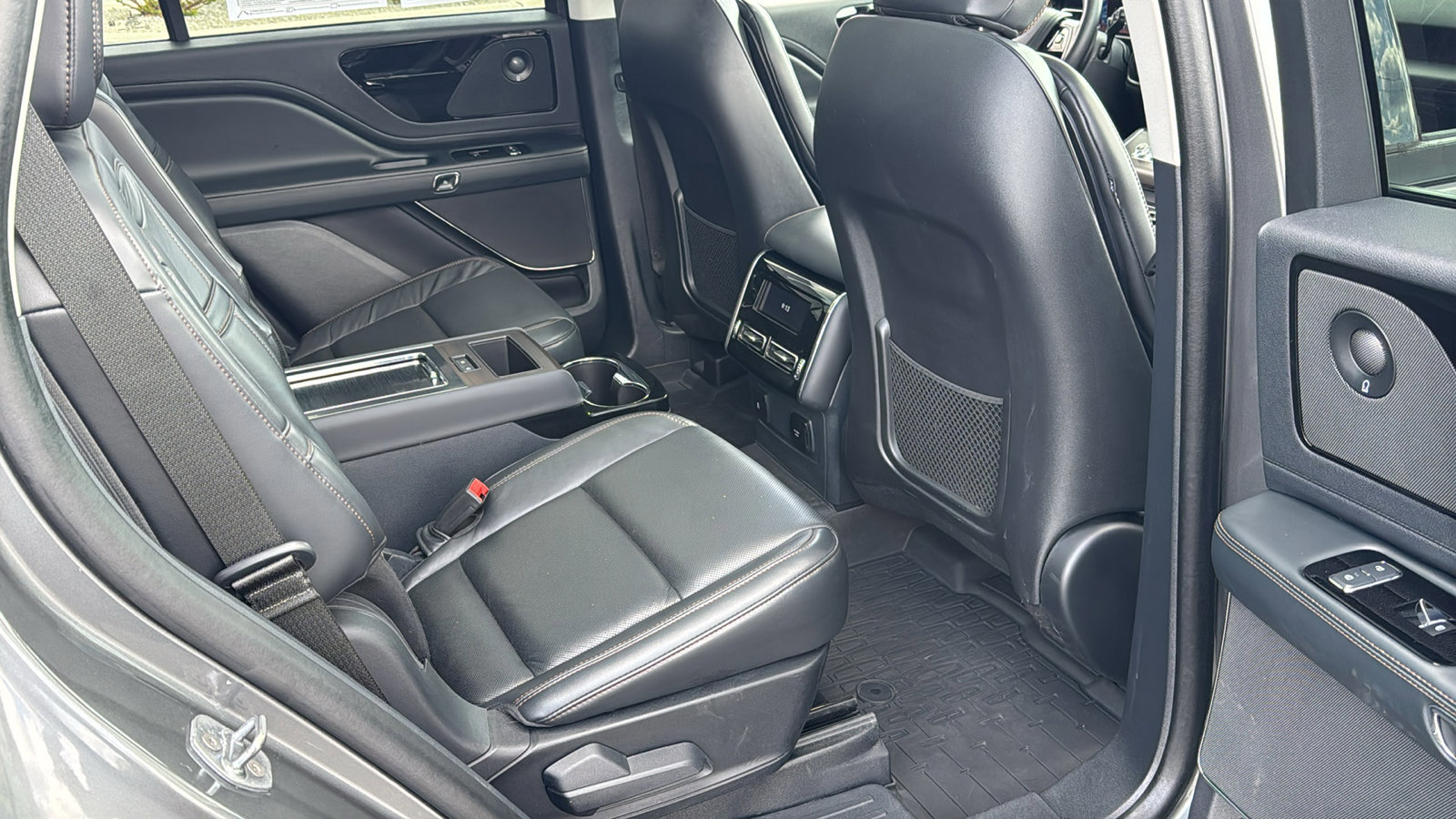 Used 2025 Lincoln Aviator Reserve w/ Jet Appearance Package AWD/4WD image 34