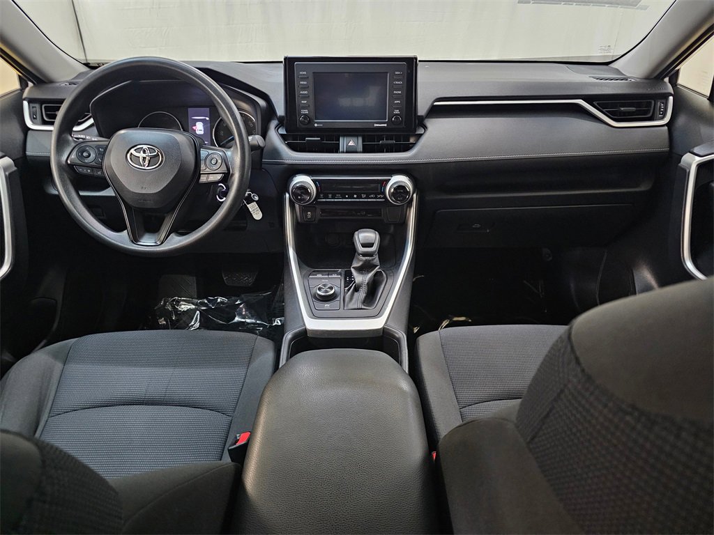 Used 2022 Toyota RAV4 LE image 18