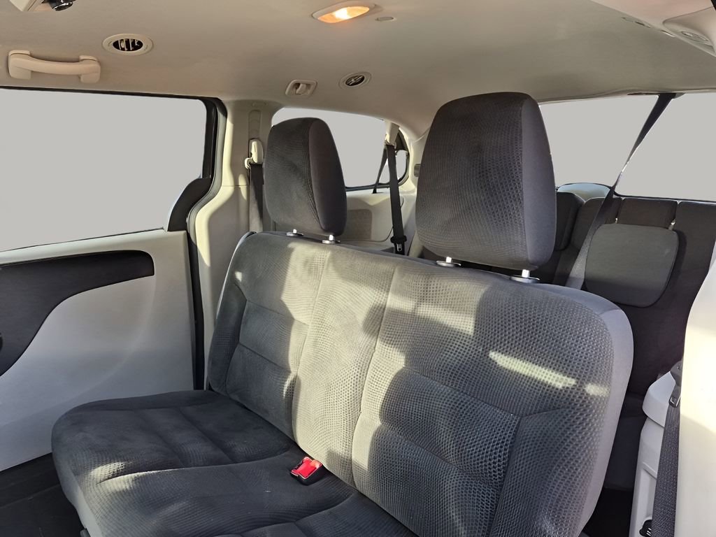 Used 2018 Dodge Grand Caravan SE w/ UConnect Hands-Free Group image 18