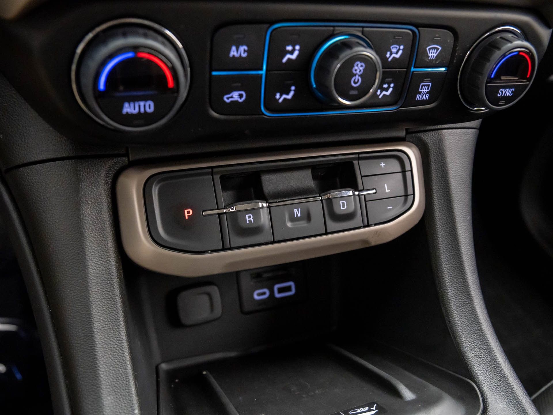 Used 2023 GMC Acadia Denali w/ Black Diamond Edition image 24