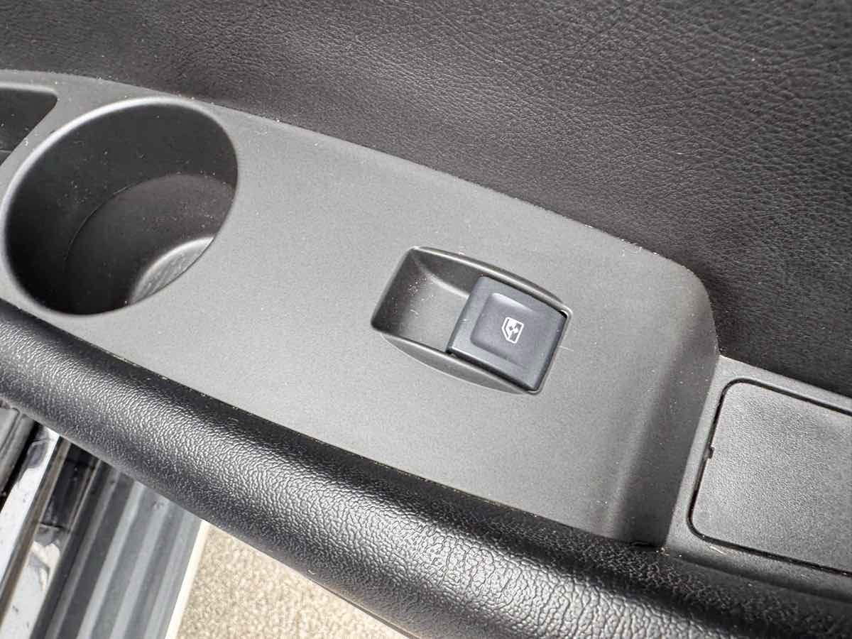 Used 2017 Cadillac Escalade Luxury AWD/4WD image 38
