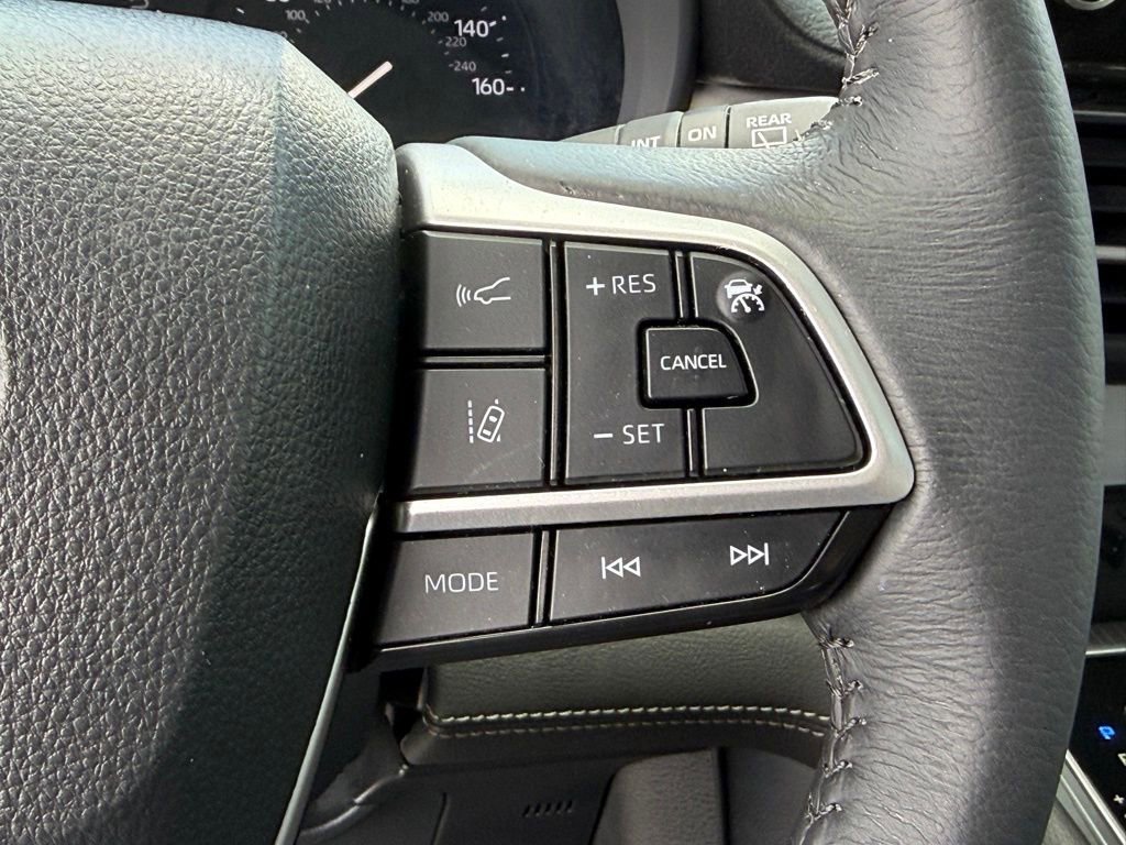 Used 2025 Toyota Sienna XLE w/ XLE Plus Package FWD image 26