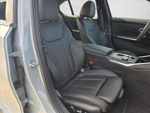 Used 2025 BMW 330i Sedan w/ M Sport Package image 22