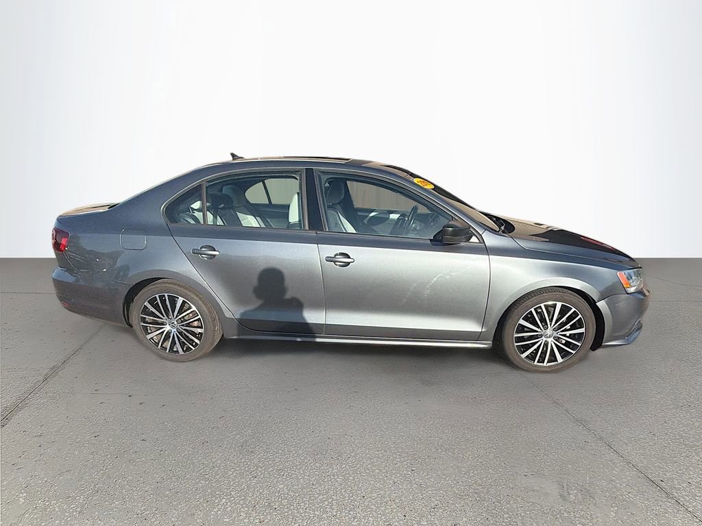 Used 2016 Volkswagen Jetta Sport FWD image 3