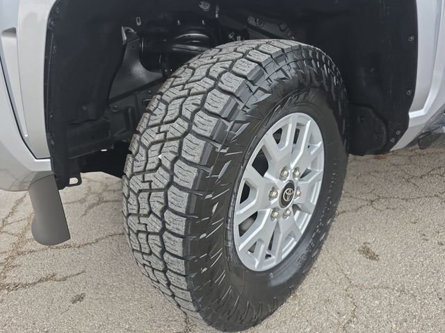 Used 2025 Toyota Tacoma SR5 image 31