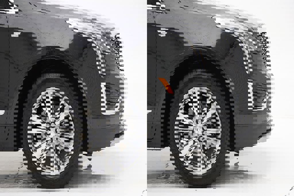 Used 2025 Cadillac XT5 Premium Luxury image 3