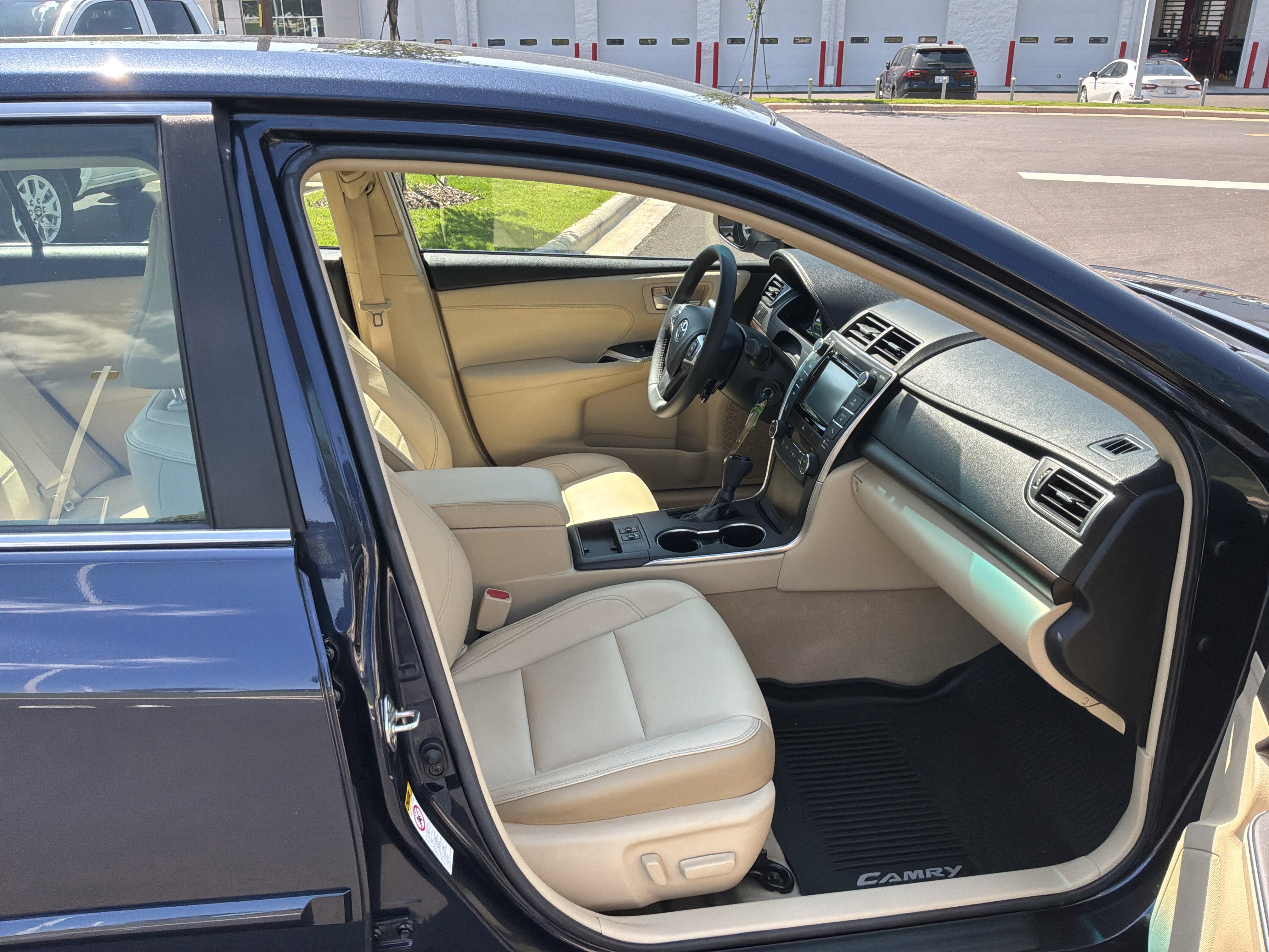 Used 2017 Toyota Camry XLE FWD image 34