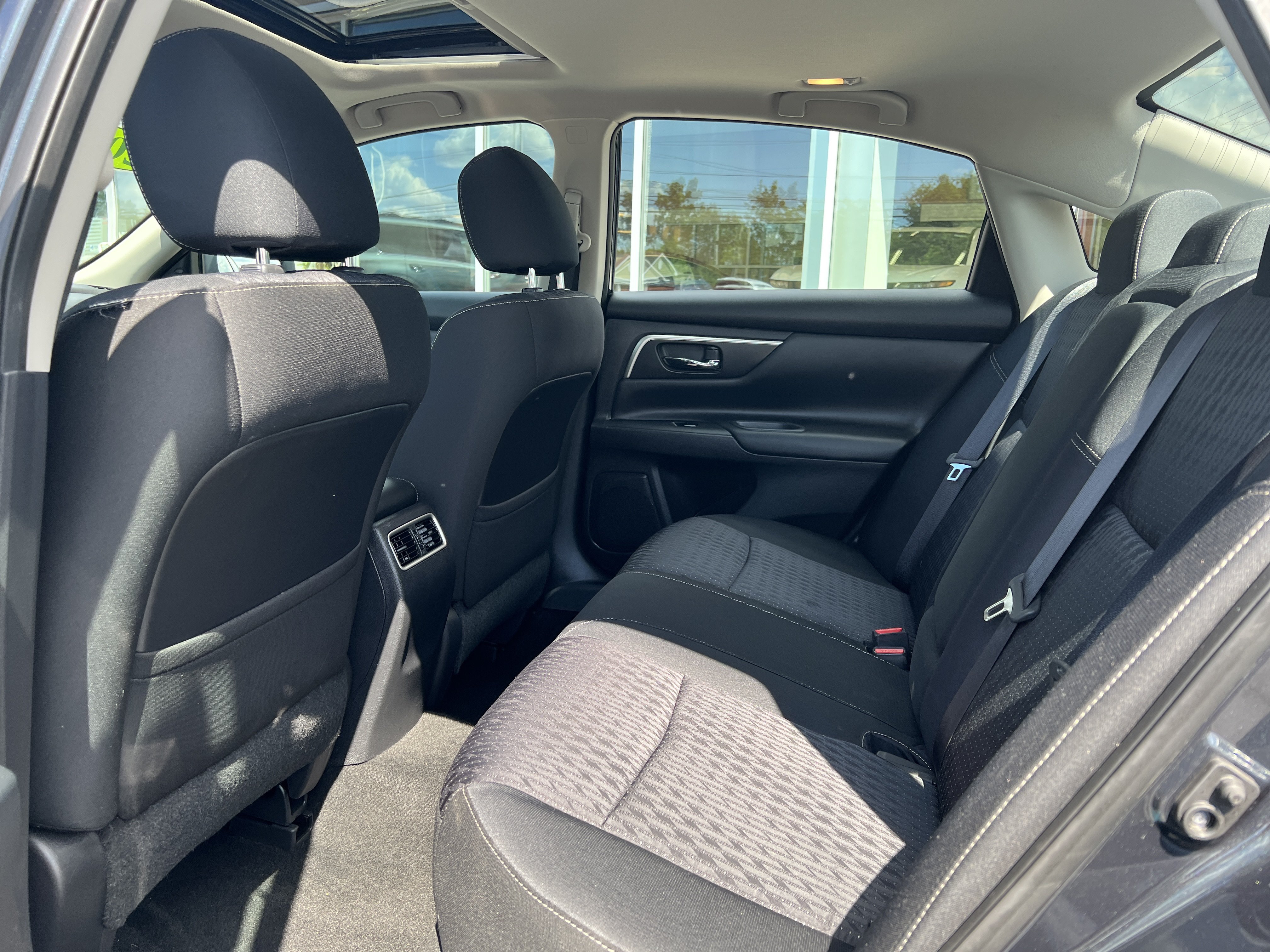 Used 2016 Nissan Altima 2.5 SV w/ Convenience Package FWD image 5