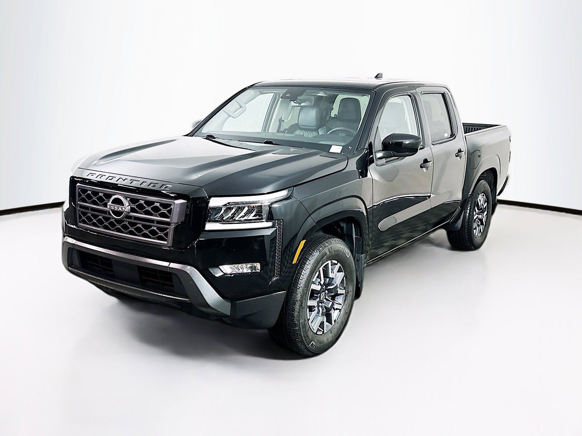 Used 2024 Nissan Frontier SL image 3