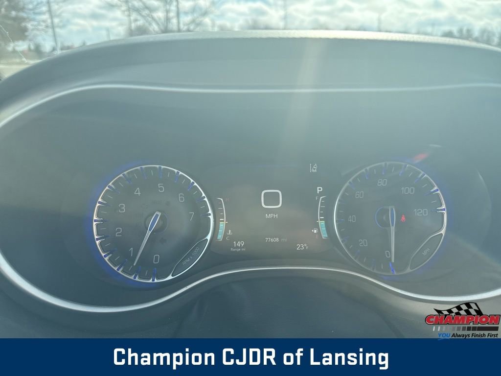 Used 2023 Chrysler Pacifica Touring-L image 22