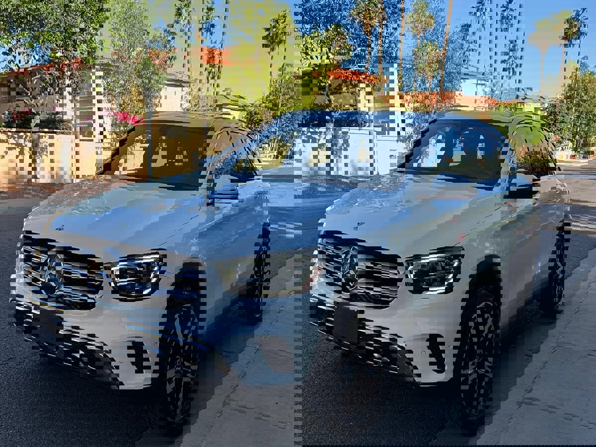 Used 2021 Mercedes-Benz GLC 300 image 4