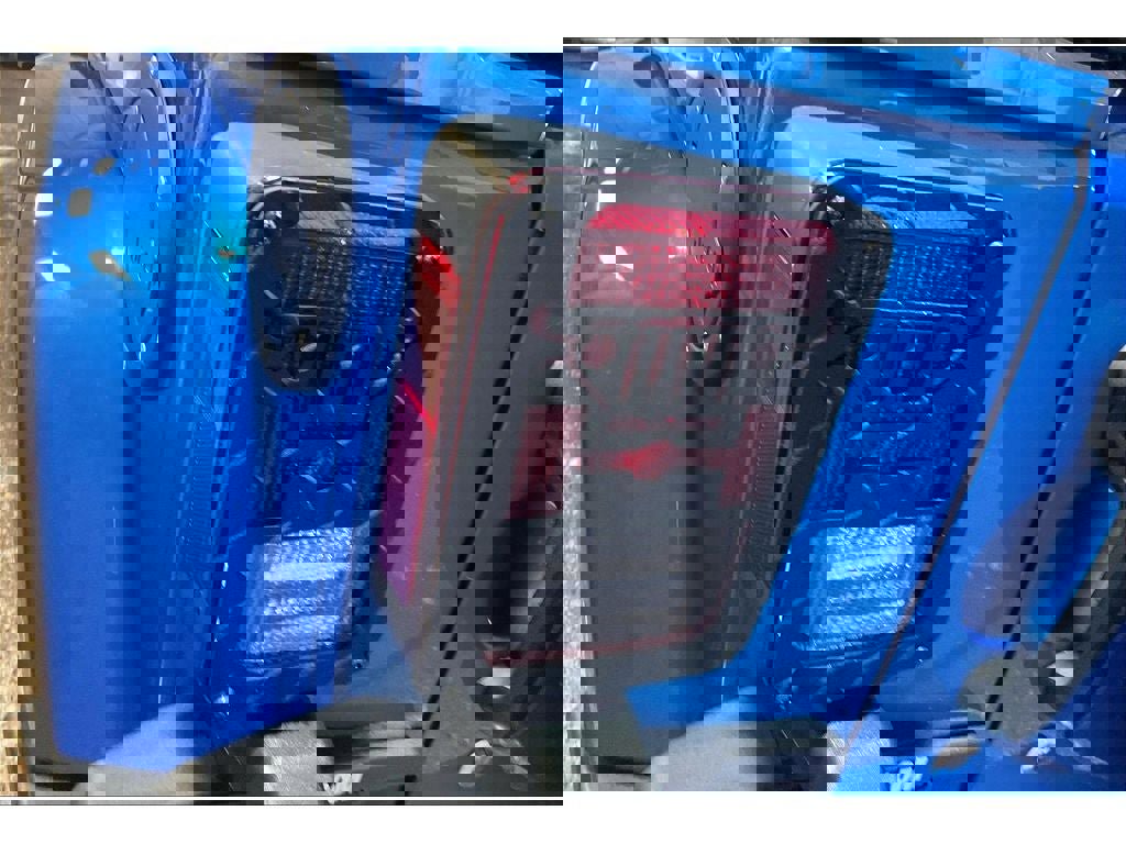 Used 2016 Jeep Wrangler Unlimited Sahara w/ Connectivity Group image 29