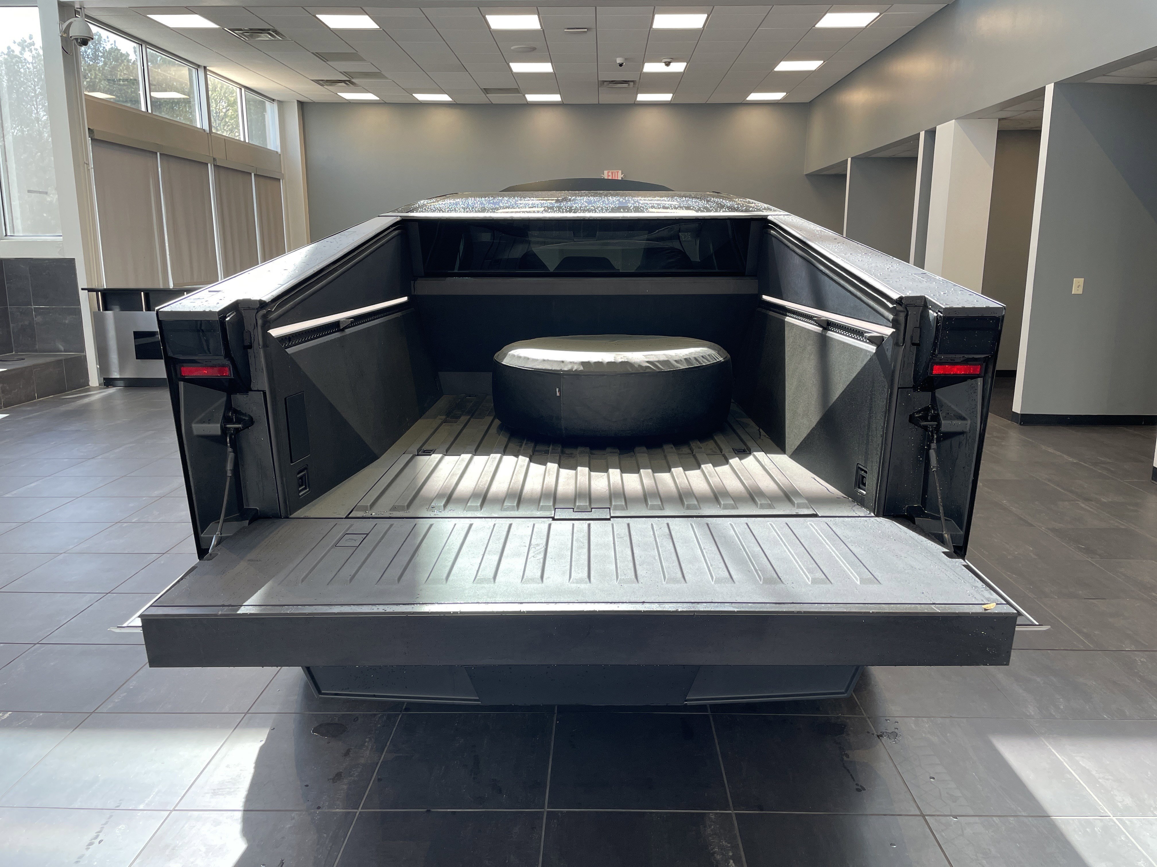 Used 2024 Tesla Cybertruck AWD Crew Cab image 37