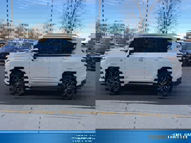 Used 2024 Lexus LX 600 F Sport image 4