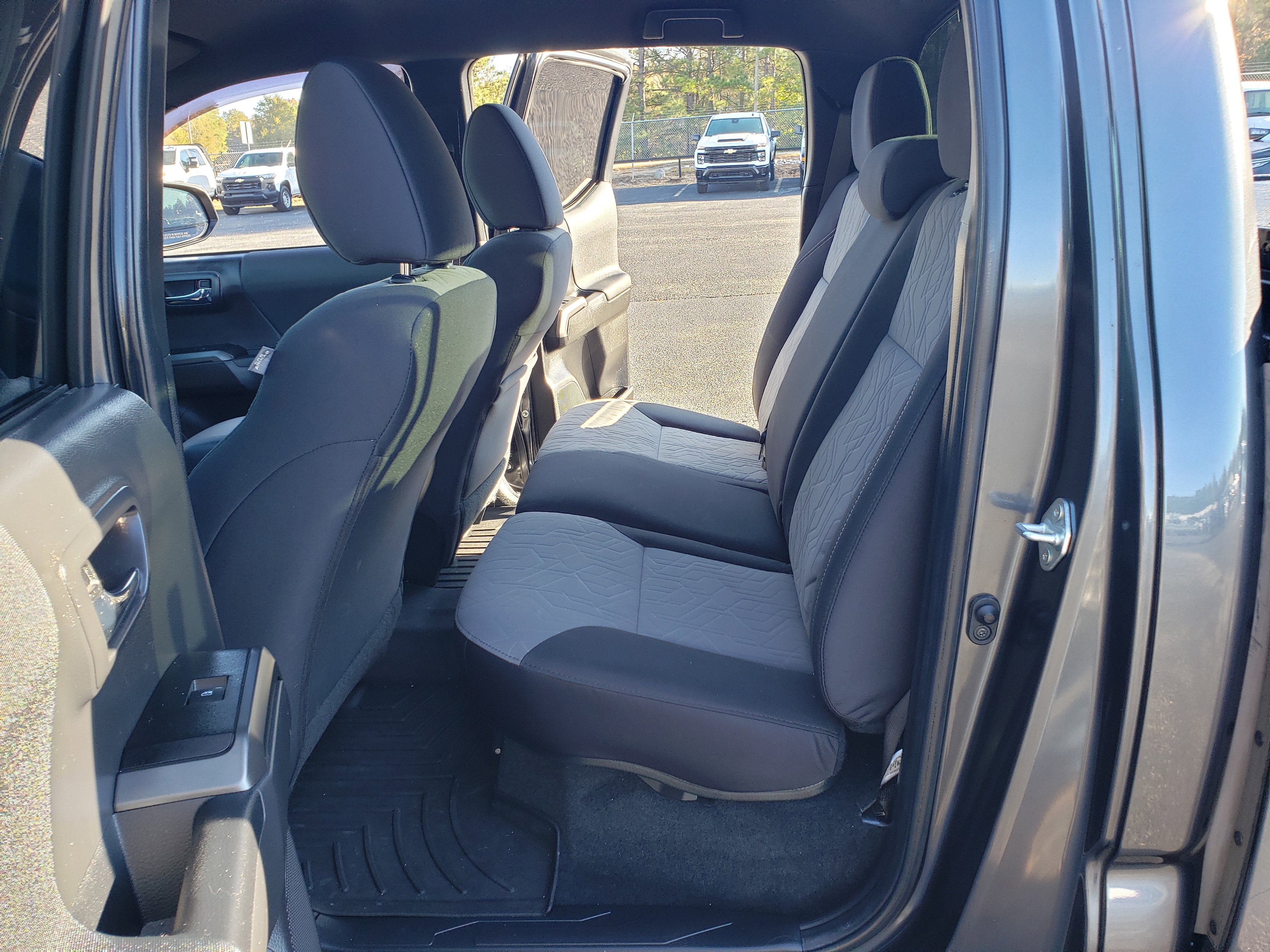 Used 2022 Toyota Tacoma TRD Off-Road w/ Technology Package image 31