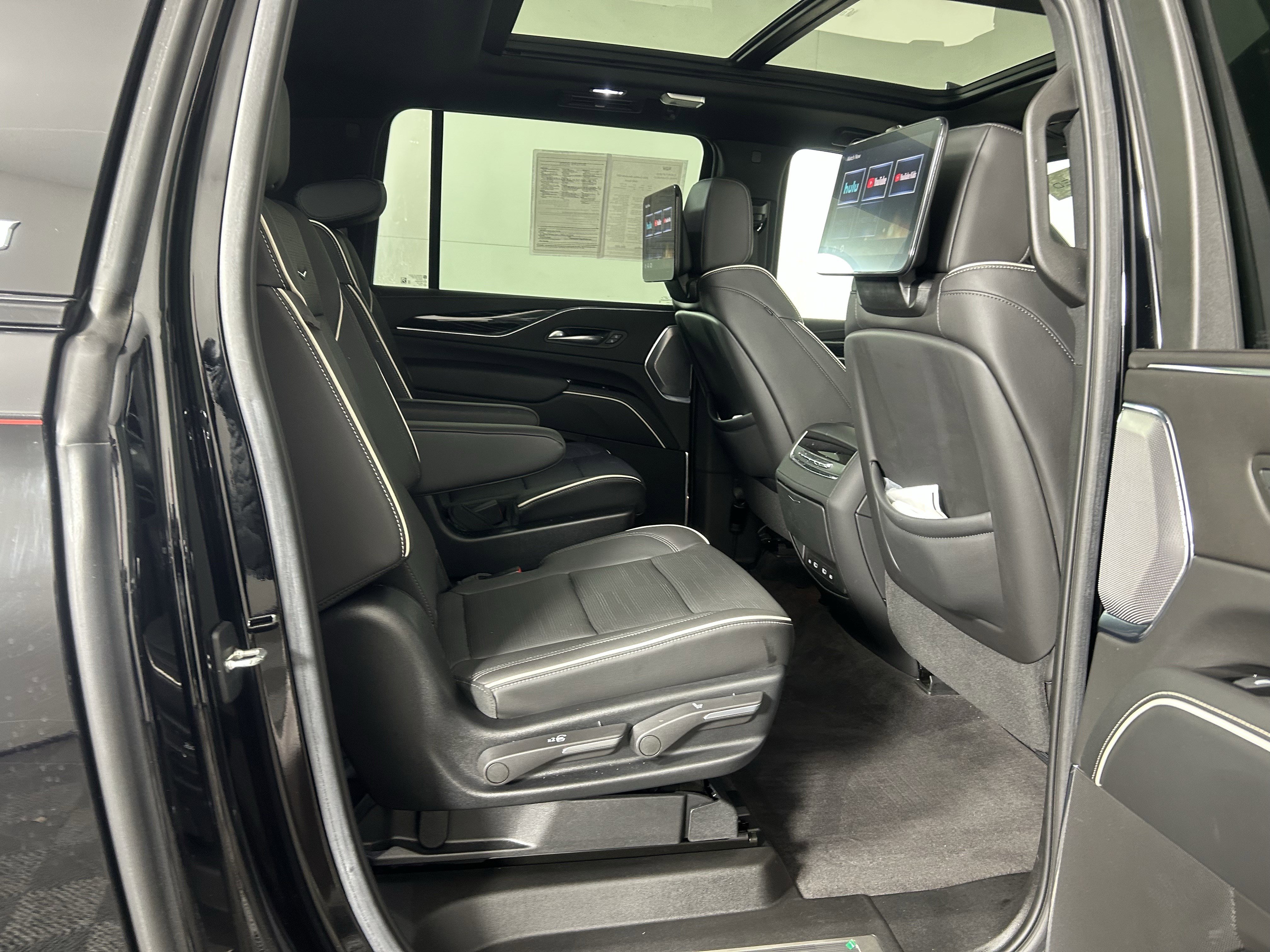 Used 2023 Cadillac Escalade ESV Sport w/ LPO, ONYX Package image 45