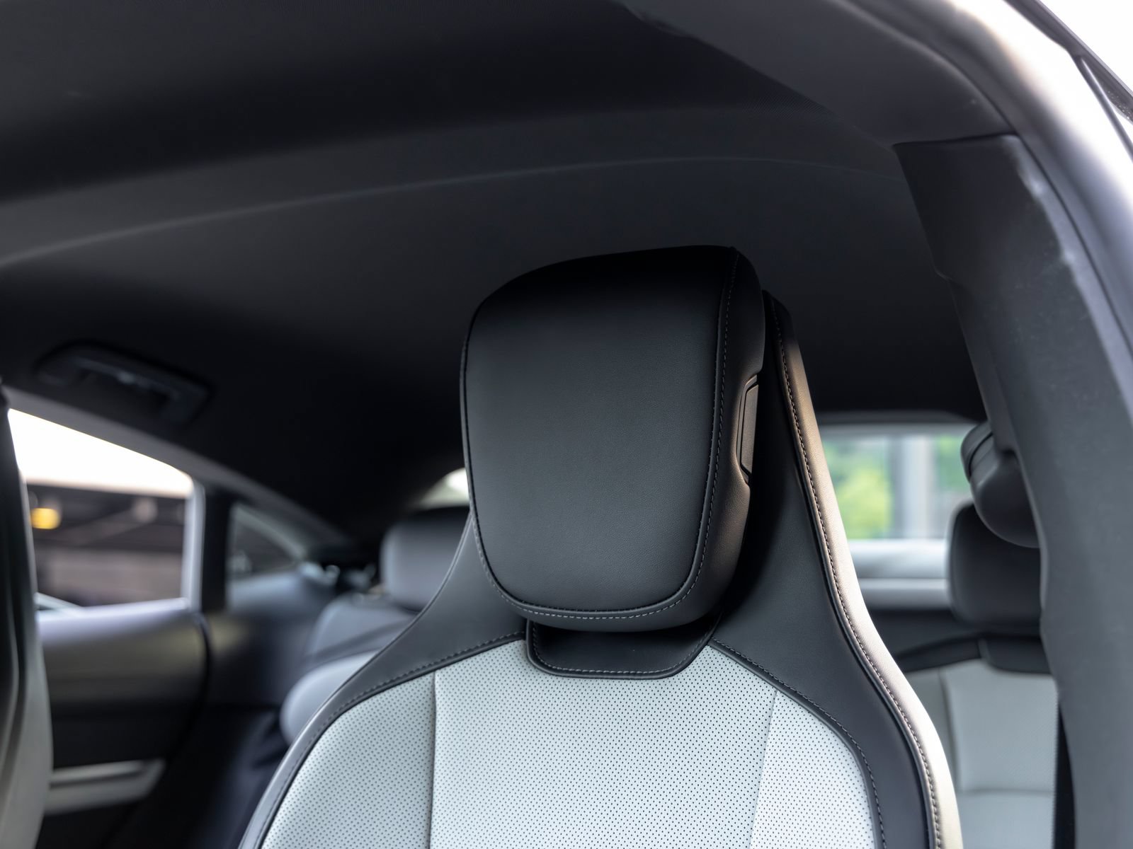 Certified 2025 Porsche Taycan AWD/4WD image 26