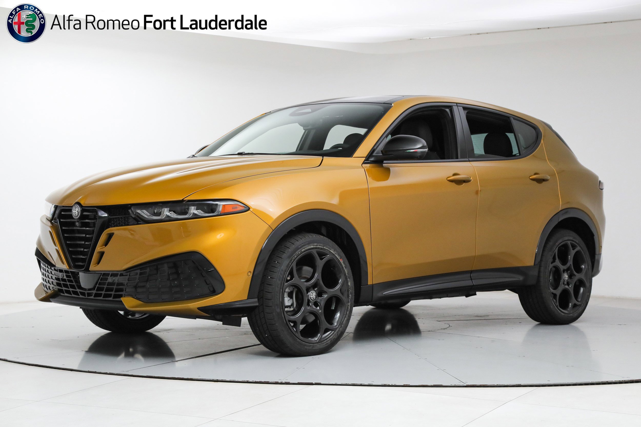 New 2026 Alfa Romeo Tonale Sprint w/ Black Premium Package