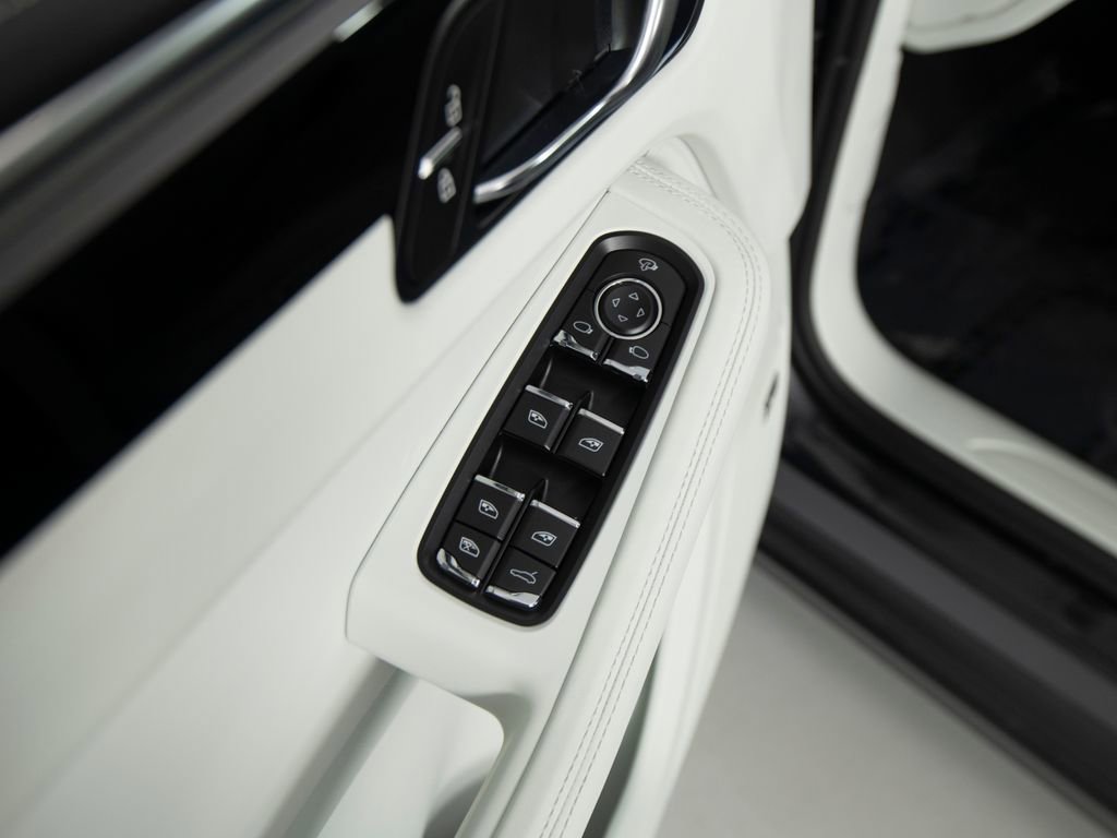 Certified 2026 Porsche Macan AWD/4WD image 20