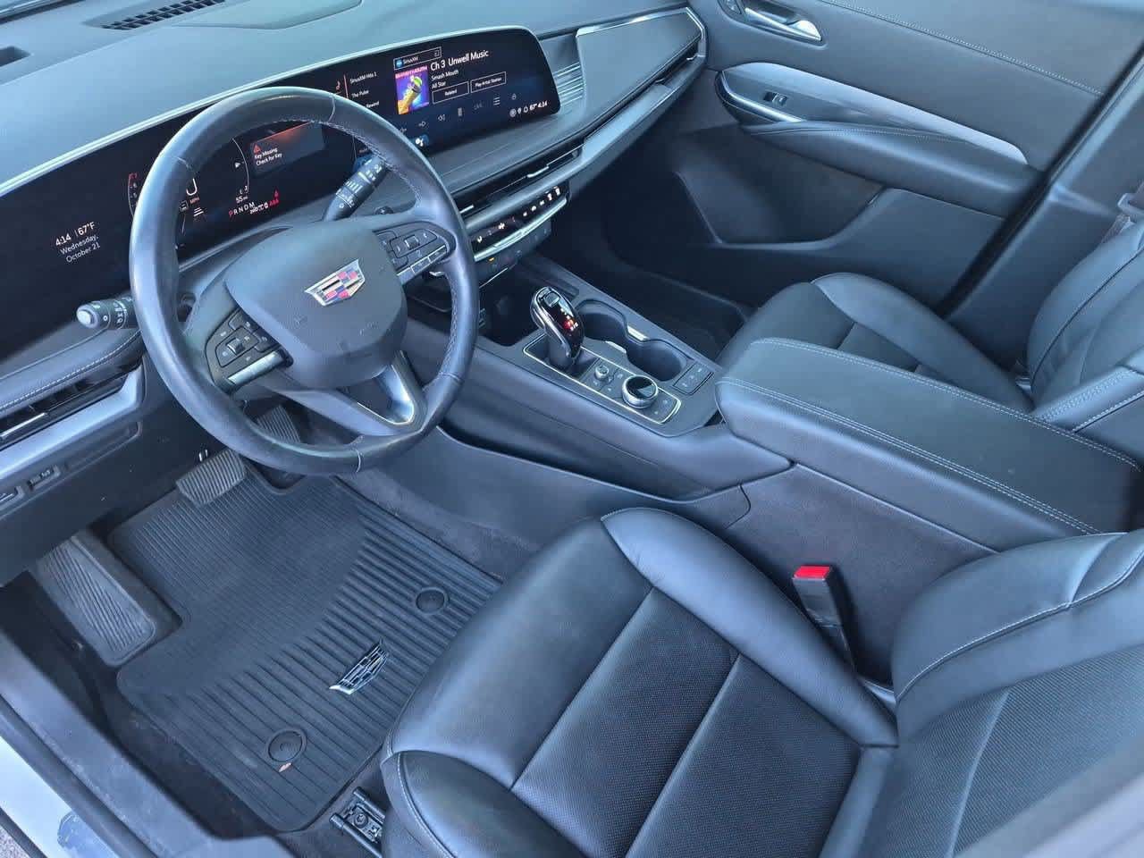 Used 2024 Cadillac XT4 Premium Luxury AWD/4WD image 2