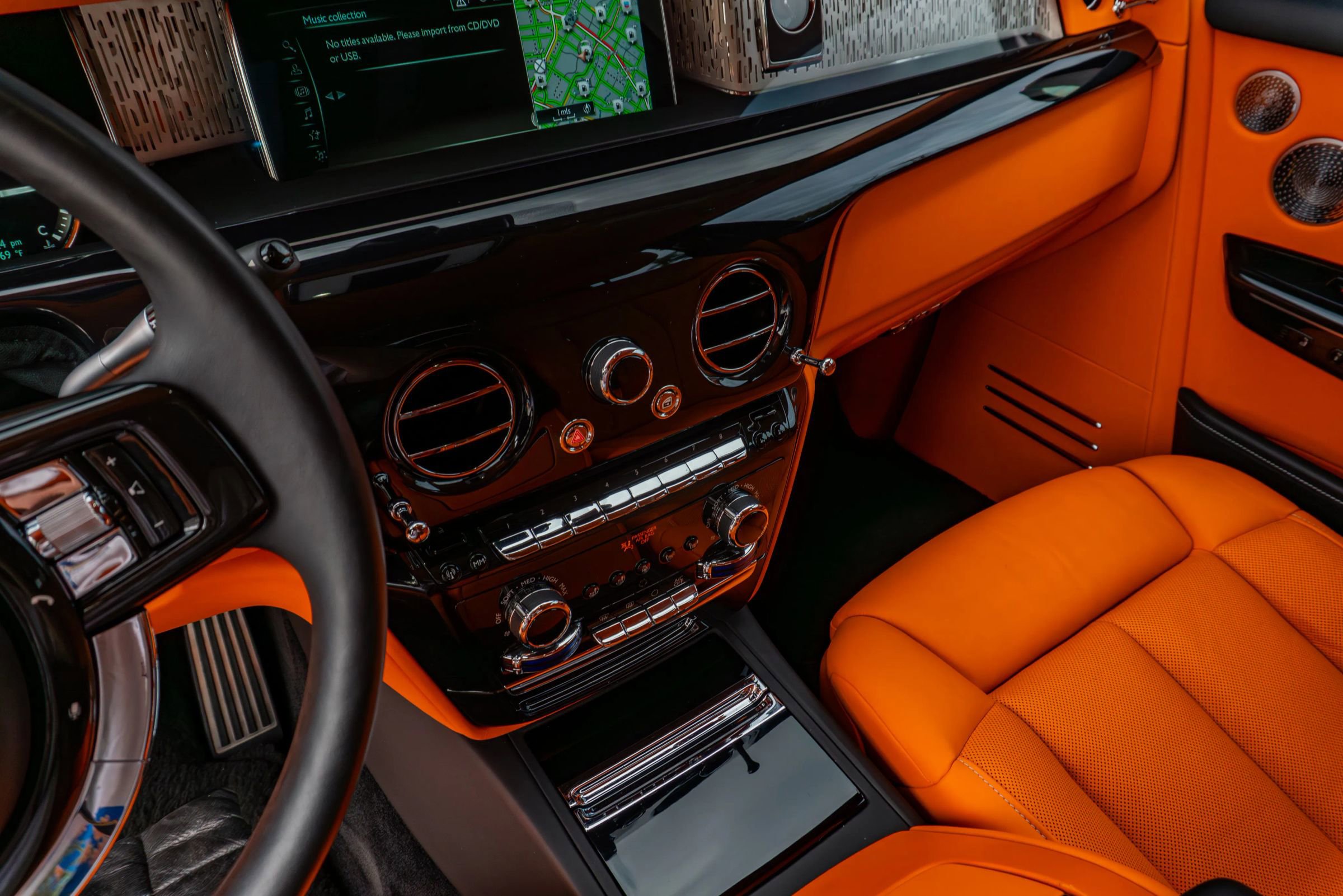 Used 2018 Rolls-Royce Phantom Sedan RWD image 71