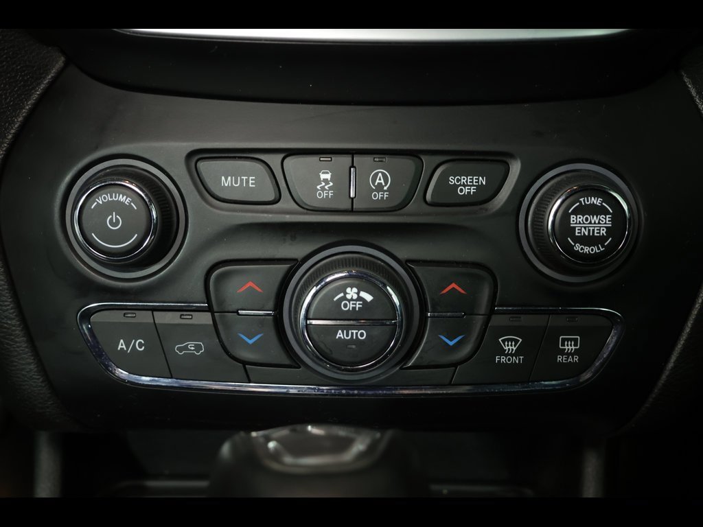 Used 2021 Jeep Cherokee Latitude Lux 80th Anniv w/ Quick Order Package 26U 80TH image 24