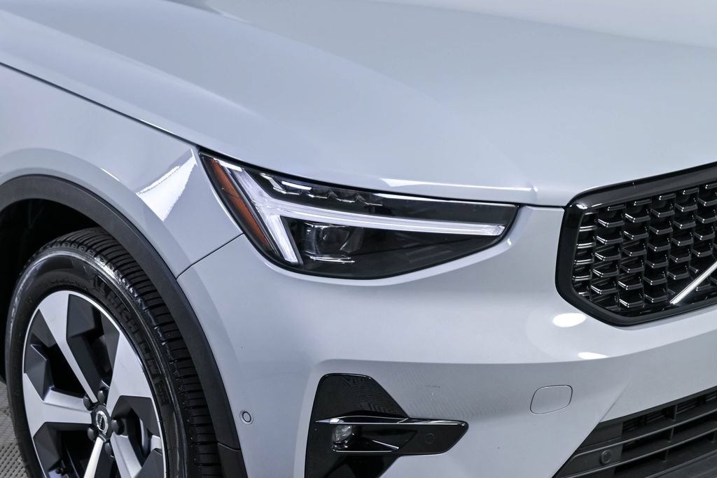 Certified 2026 Volvo XC40 B5 Plus AWD/4WD image 37