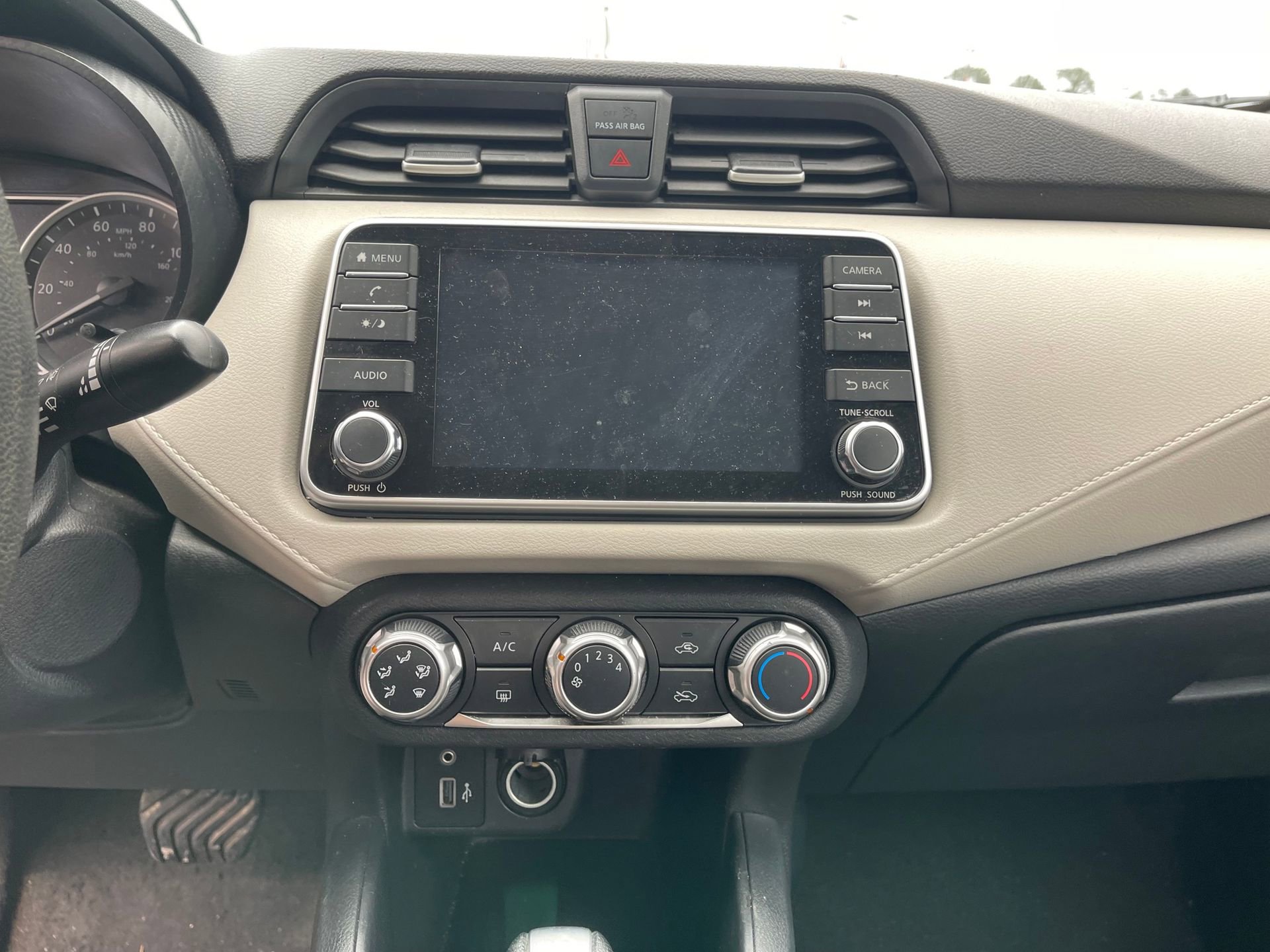 Used 2021 Nissan Versa SV image 16