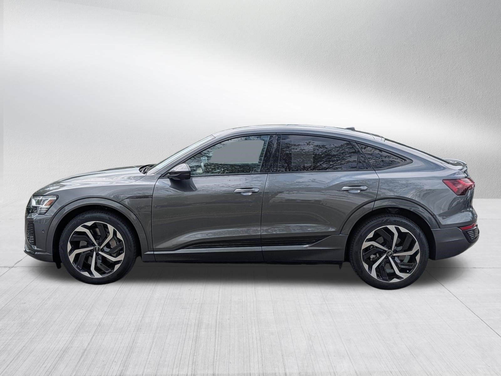 Used 2024 Audi Q8 e-tron Premium Plus w/ Premium Plus Package AWD/4WD image 4