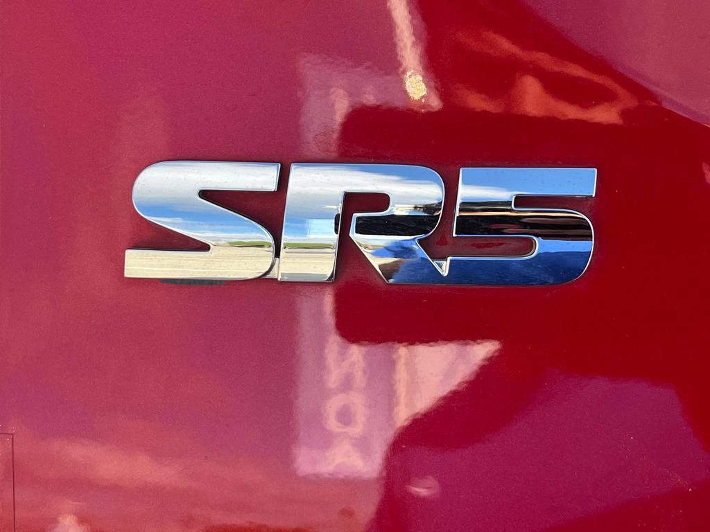 Used 2016 Toyota Tacoma SR5 w/ Towing Package image 13