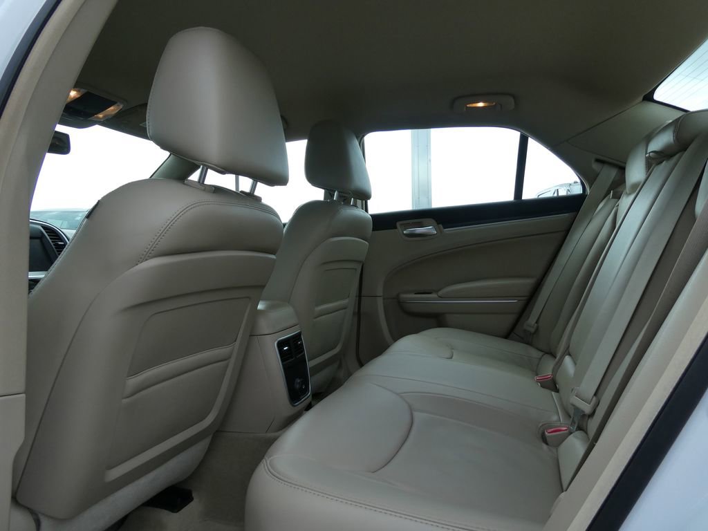 Used 2014 Chrysler 300 RWD image 16