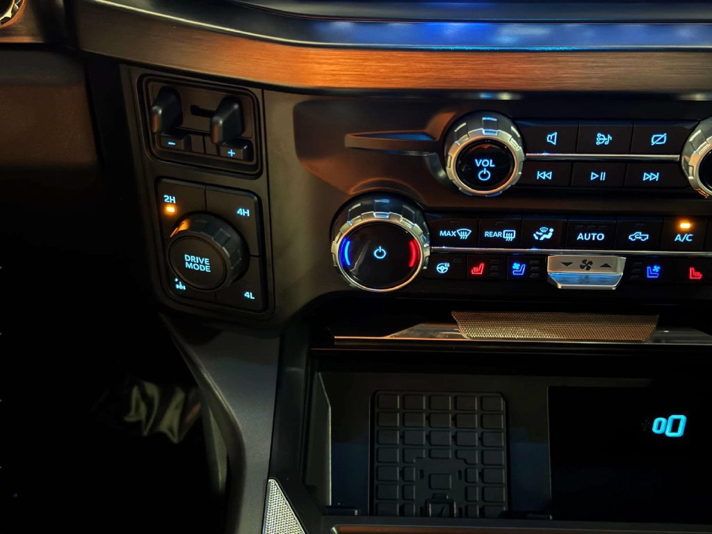 Used 2024 Ford F250 Lariat w/ Lariat Ultimate Package AWD/4WD image 14