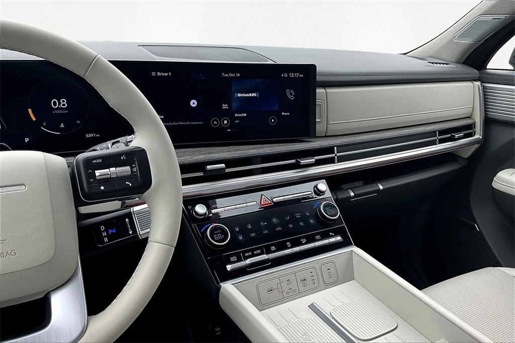 Used 2025 Hyundai Santa Fe Limited image 6