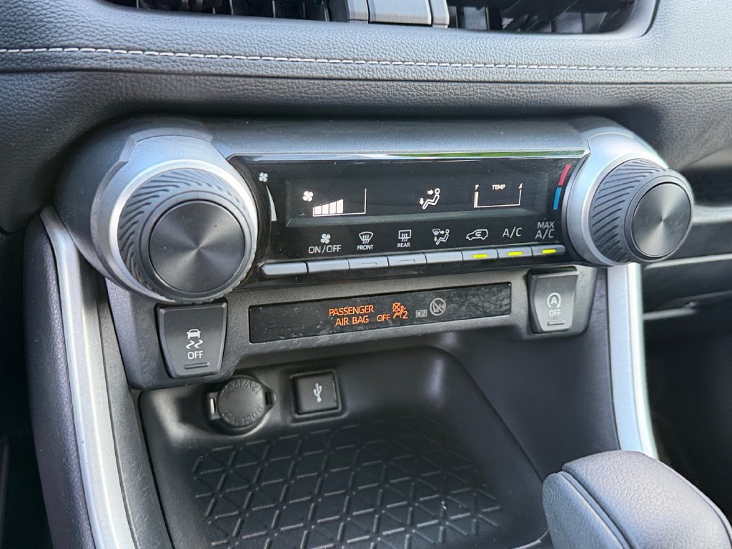 Used 2022 Toyota RAV4 LE AWD/4WD image 21