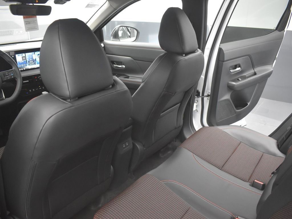 New 2026 Nissan Kicks SR w/ Illumination Package FWD image 14