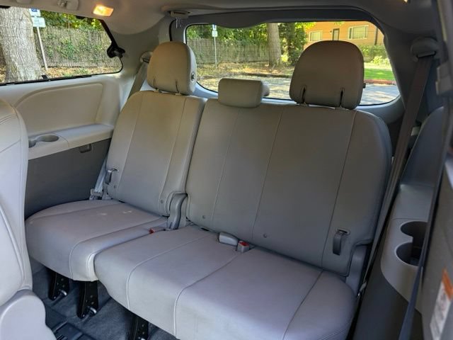 Used 2015 Toyota Sienna XLE w/ XLE Navigation Package FWD image 23