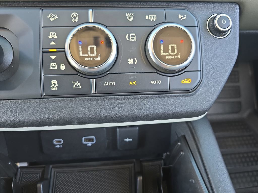 Certified 2020 Land Rover Defender 110 HSE AWD/4WD image 27