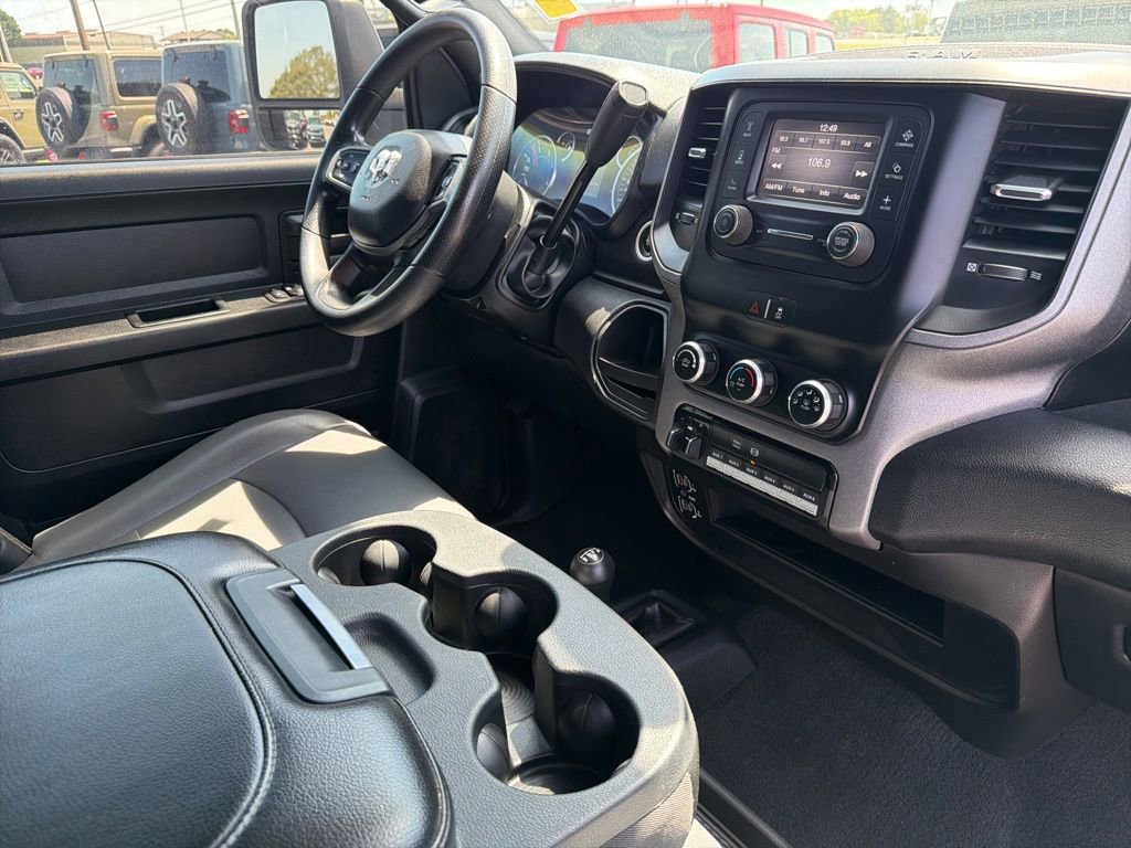 Used 2024 RAM 3500 Tradesman w/ Chrome Appearance Group AWD/4WD image 28