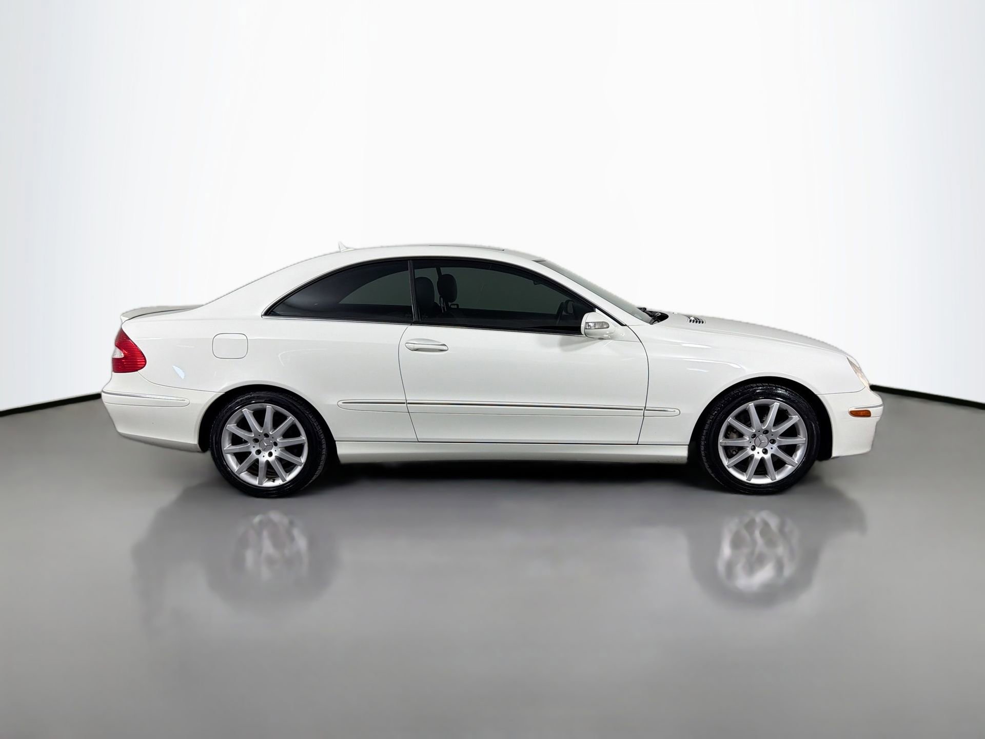 Used 2007 Mercedes-Benz CLK 350 Coupe image 5