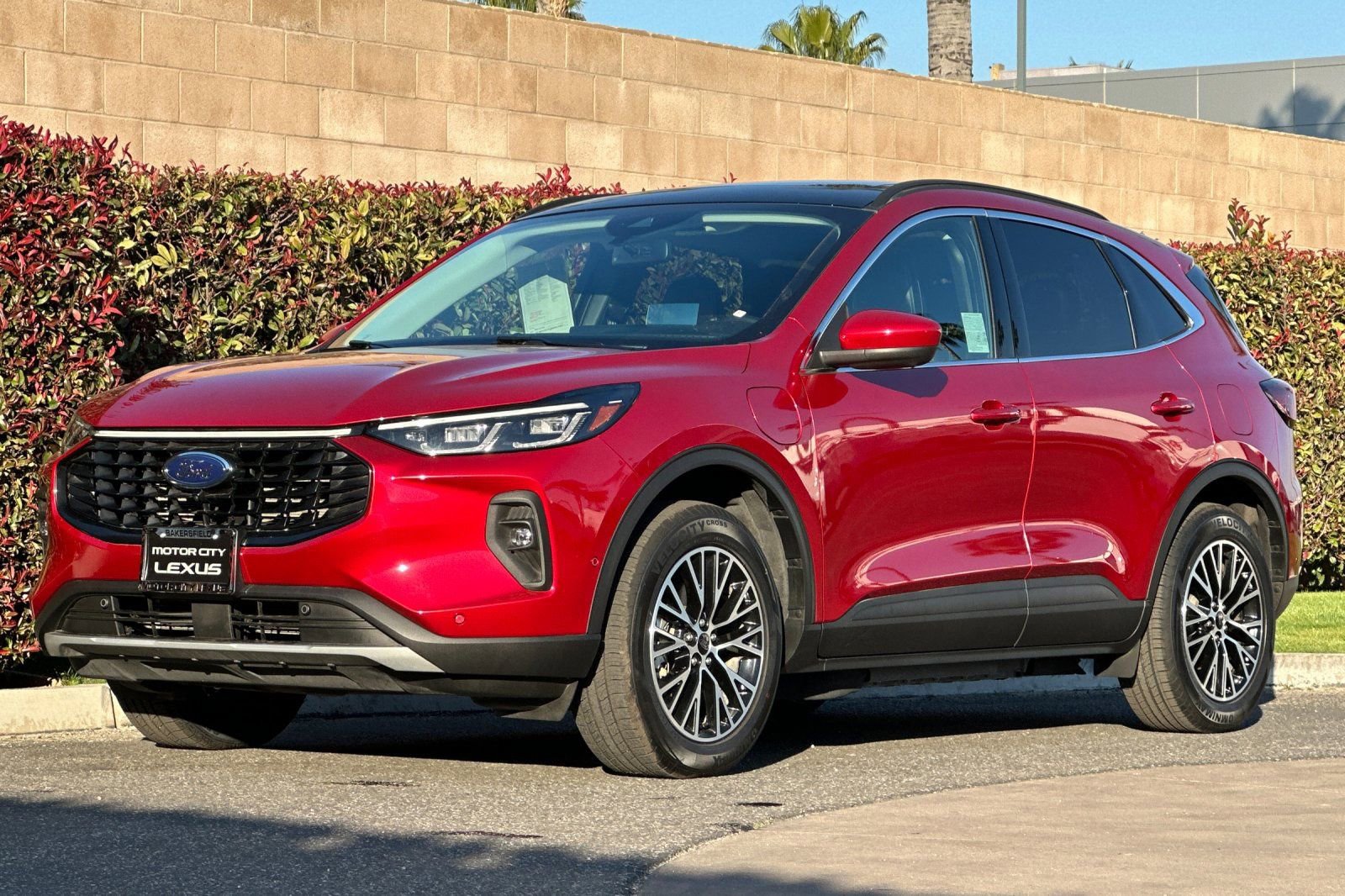 Used 2024 Ford Escape SE w/ PHEV Premium Package image 8