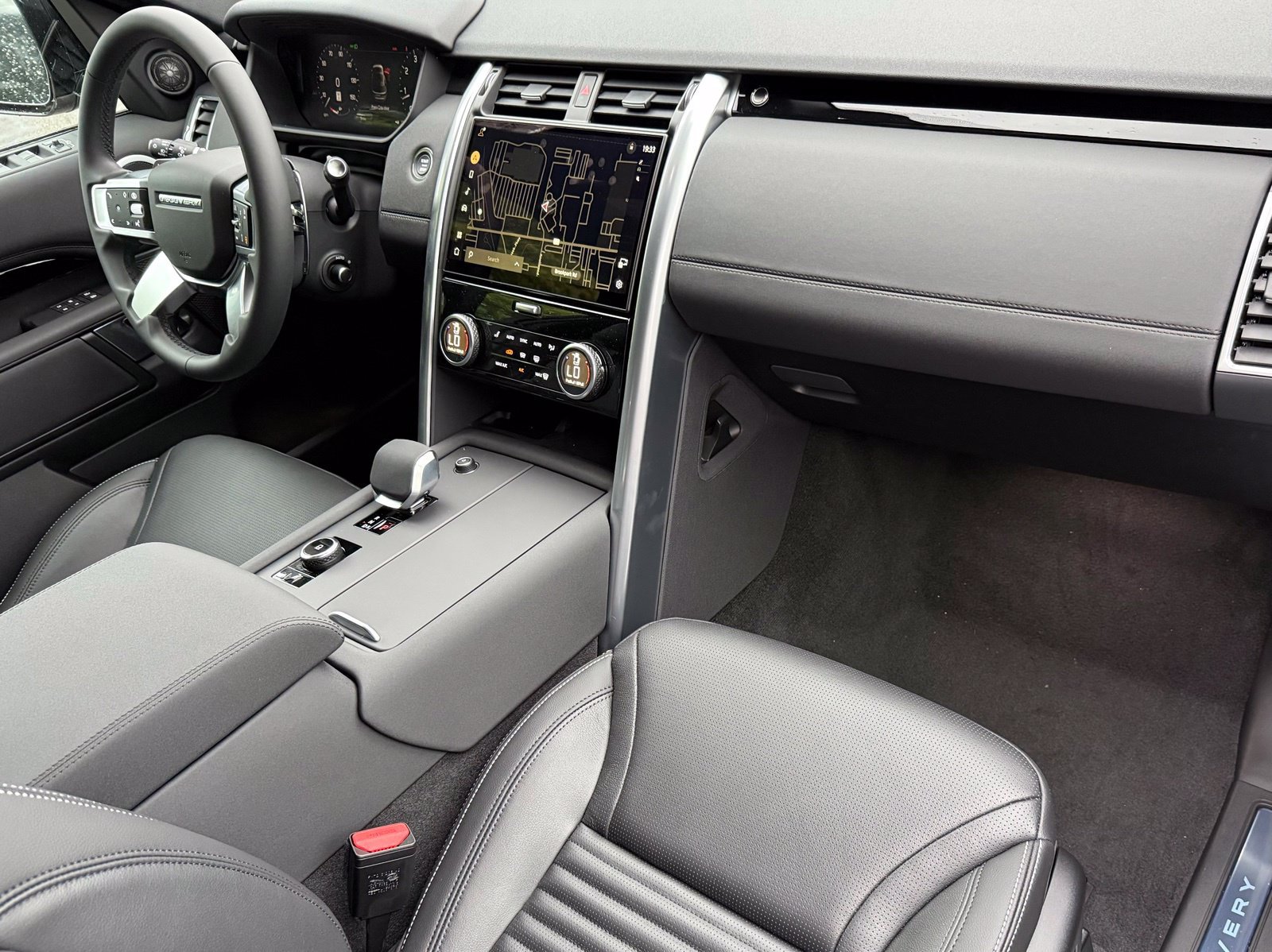 New 2026 Land Rover Discovery S AWD/4WD image 20