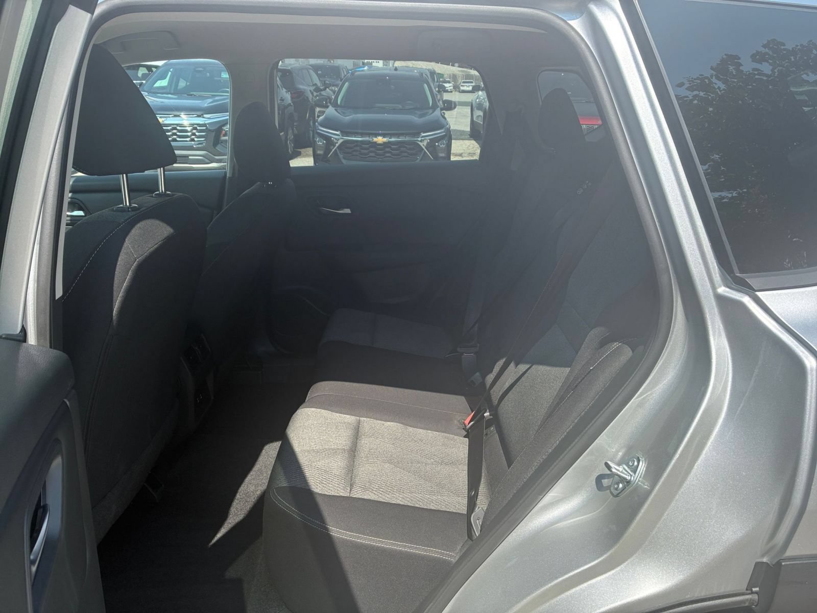 Used 2025 Nissan Rogue SV AWD/4WD image 17