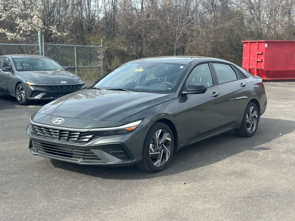 Certified 2025 Hyundai Elantra Sport image 3