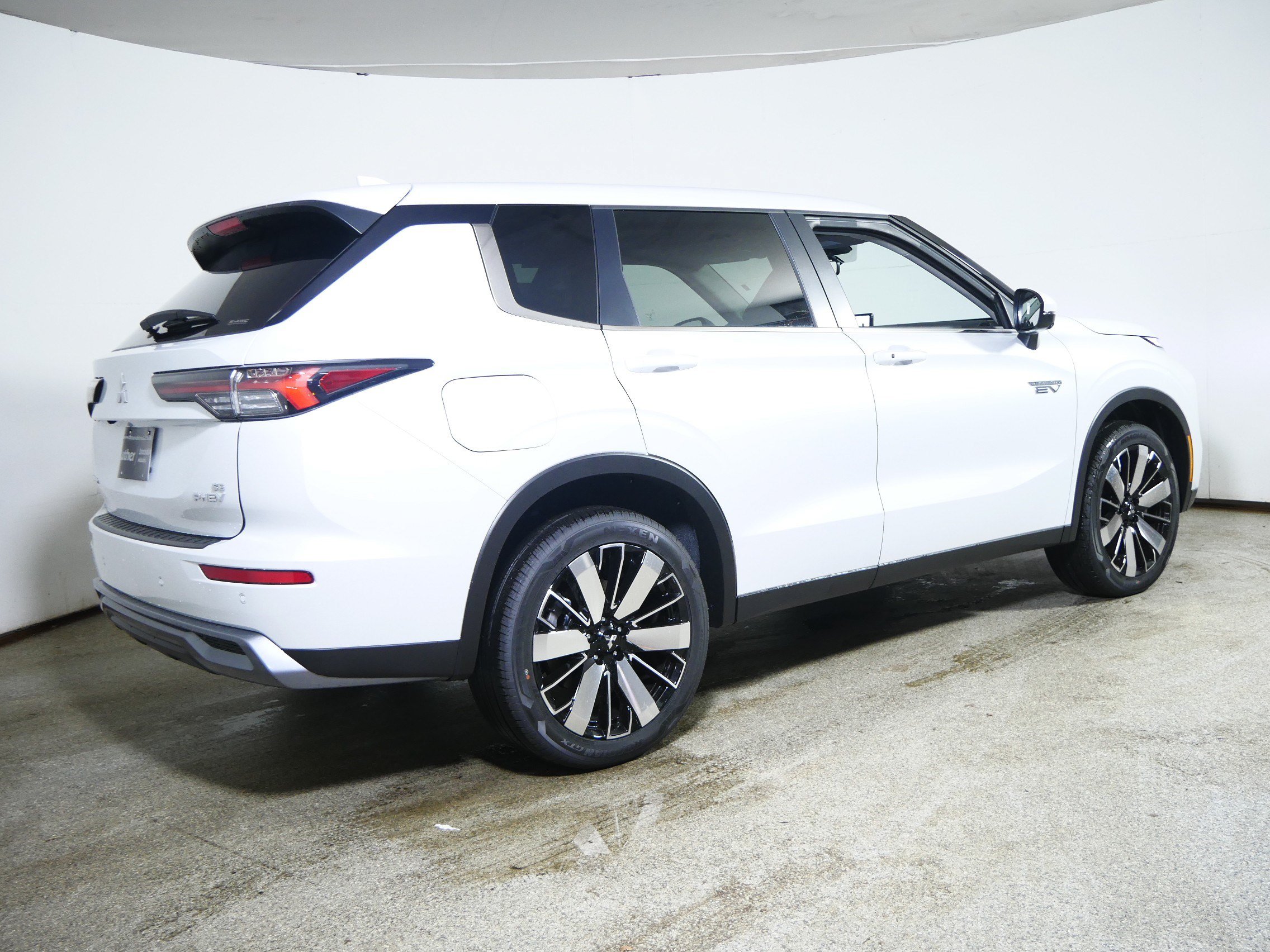New 2026 Mitsubishi Outlander SE AWD/4WD image 2