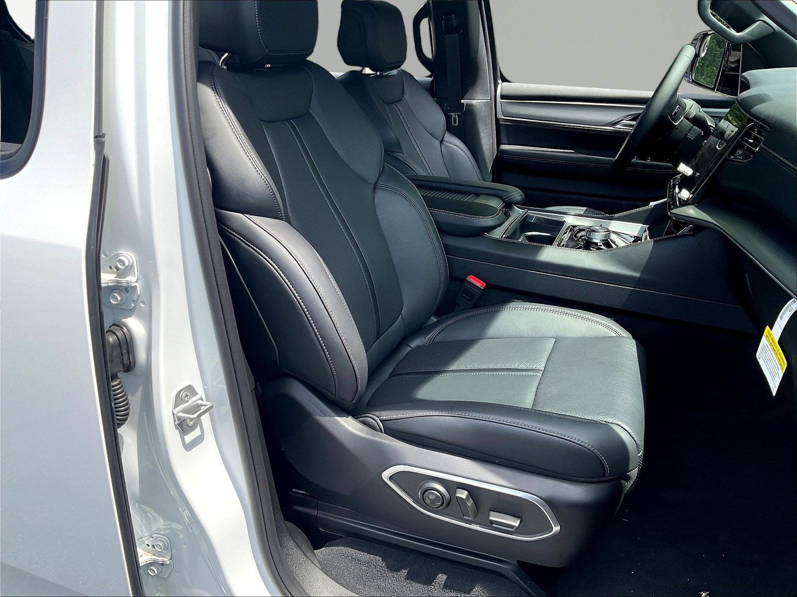 New 2026 Jeep Grand Wagoneer Limited AWD/4WD image 19